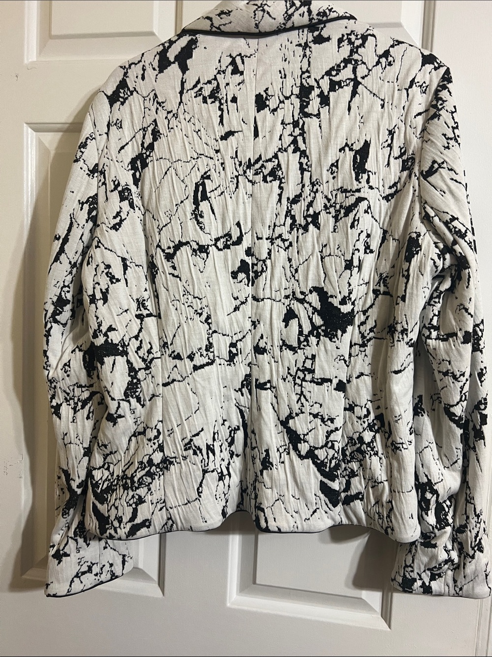 Calvin Klein Black & White Marble-Print Draped Blazer - Picture 9 of 11